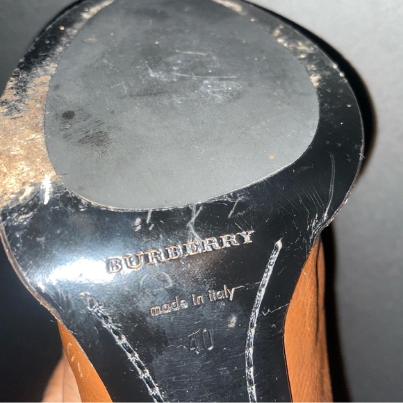 “BURBERRY” Vintage looking lace up boot heels - Picture 6 of 6